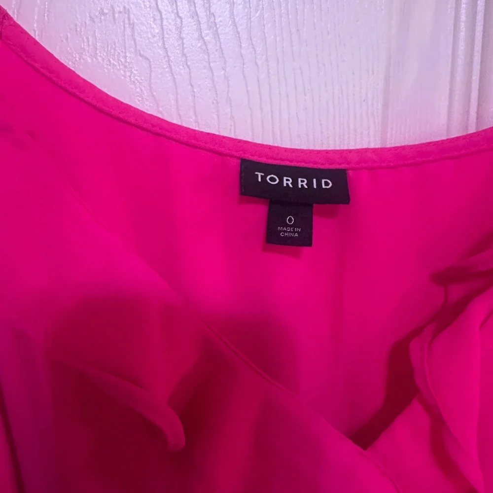 Torrid Fuchsia Ruffle Camisole with tie front detail - Picture 3 of 4